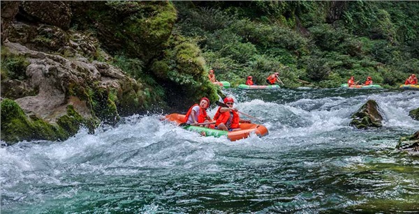 黃龍洞、天門(mén)仙山、猛洞河、鳳凰古城“湘西神秘之旅”5日游