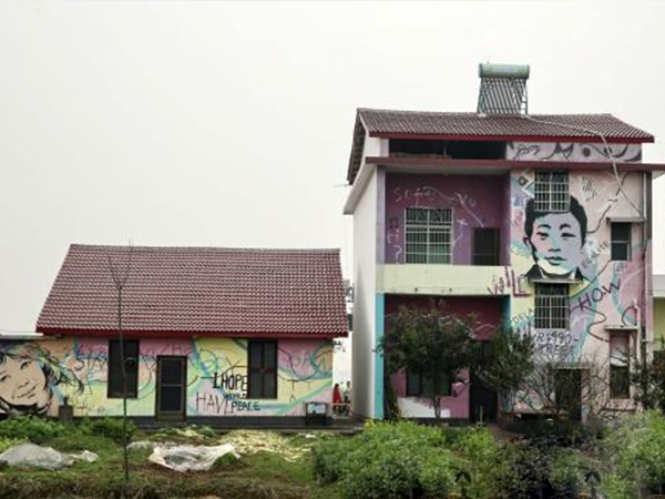 益陽(yáng)“涂鴉村莊” 彩繪與油菜花交相輝映